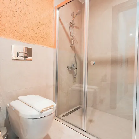 Local House 3* בודרום