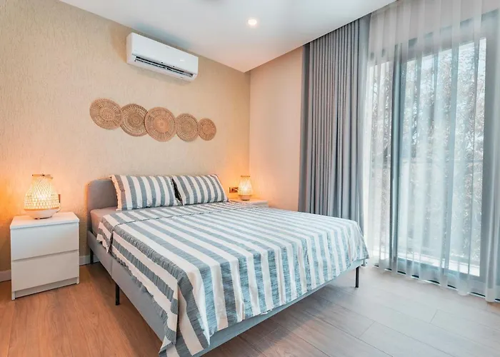 Aparthotel Local House 3*