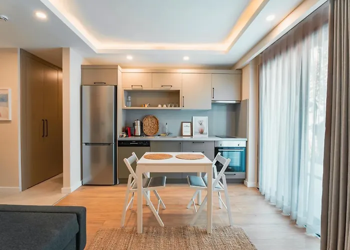 Local House Aparthotel